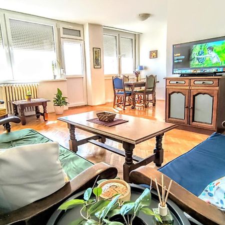 Apartment Maya'S Place สโกเปีย ภายนอก รูปภาพ